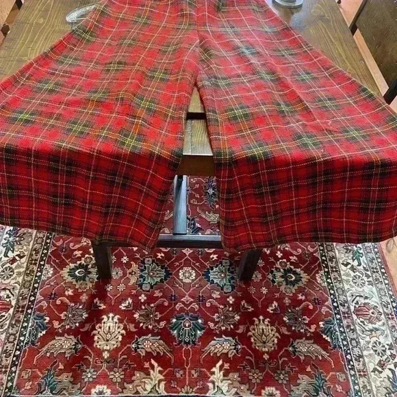 Beautiful vintage wool plaid bellbottoms. Elastic waist. - Picture 4 of 6